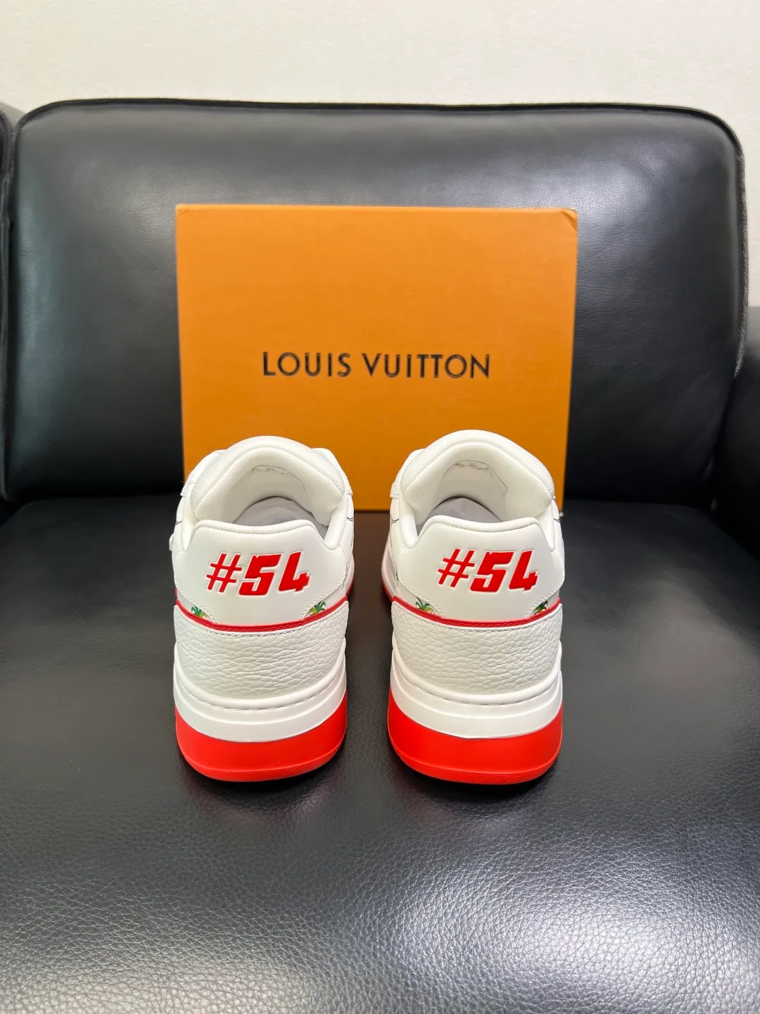 Men's shoes 💰 940 Lv high quality top crafts Louis Vuitton, sports sneakers counter synchronization, uppers imported from Italy, high-quality splicing colorful complex crafts, imported mesh pads soft and comfortable, soles: original soles specially provided by the original factory, T men's shoes 💰U exclusive movable molded soles super comfortable, original factory single goods, code number 39-44 (customized 38 45)